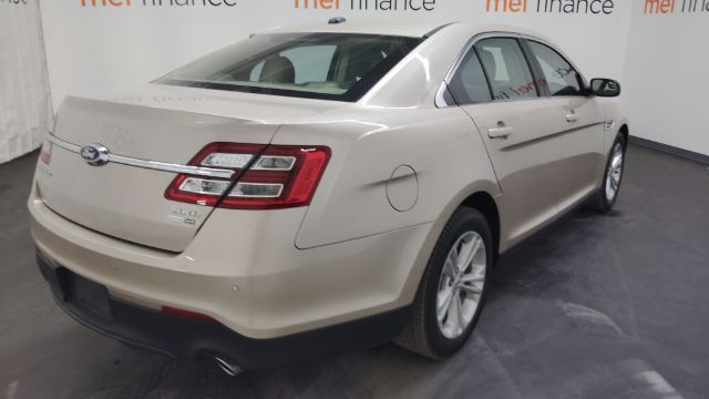 2017 Ford Taurus SEL