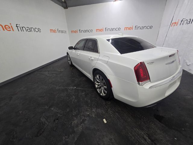 2017 Chrysler 300 Limited RWD