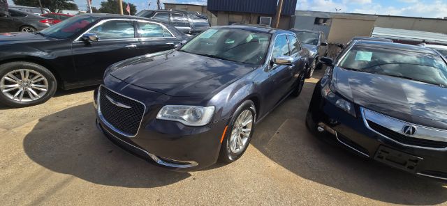 2017 Chrysler 300 C's photo