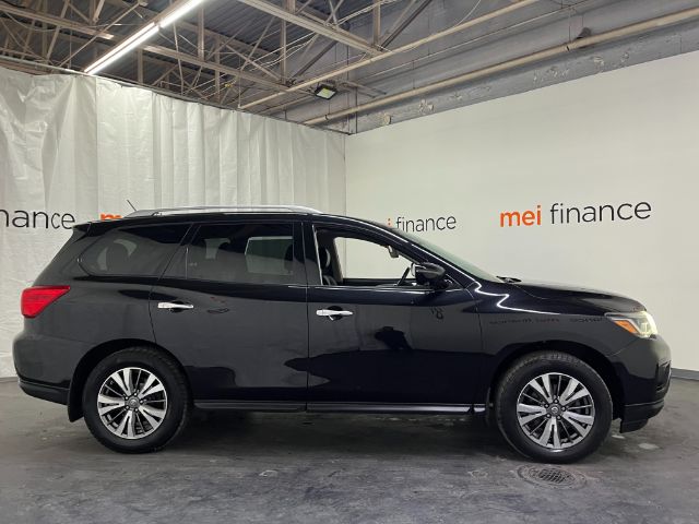 2017 Nissan Pathfinder SL