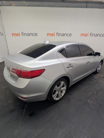 2013 Acura ILX 5-Spd AT w/ Technolo