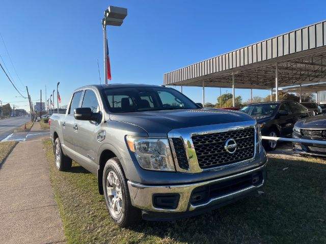 2017 Nissan TITAN SV