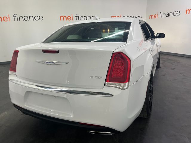 2018 Chrysler 300 Touring