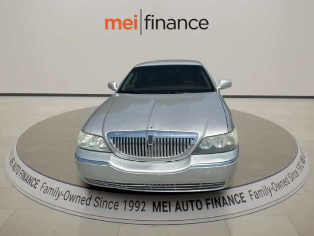 2010 Lincoln Town Car Signature Limited