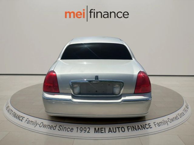 2010 Lincoln Town Car Signature Limited